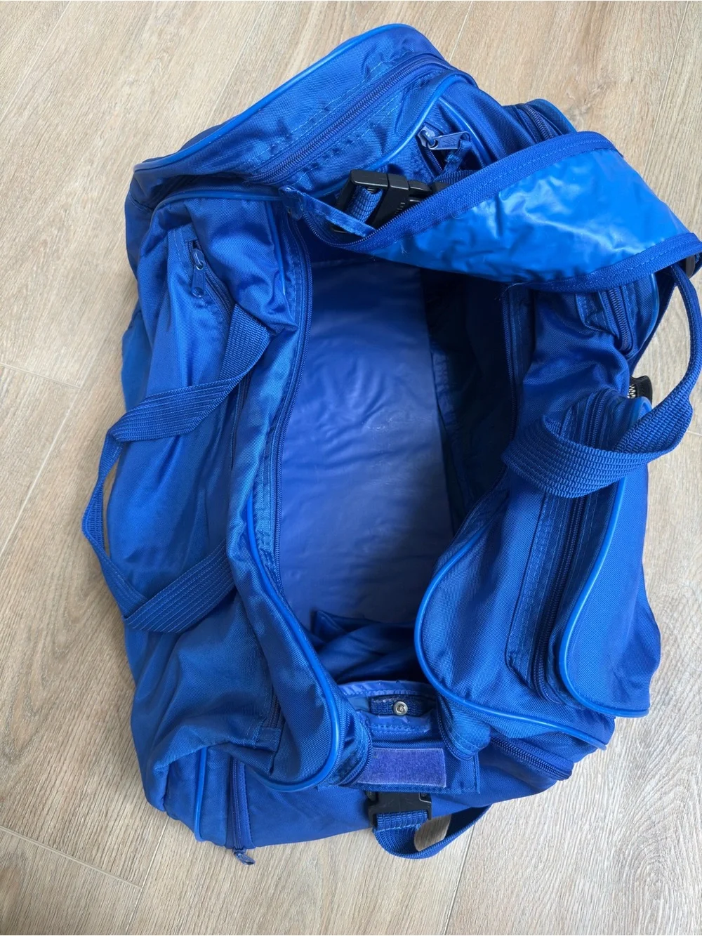Umbro Blue Soccer Duffle Bag Large Sports Gym Travel Equipment Bag School Work